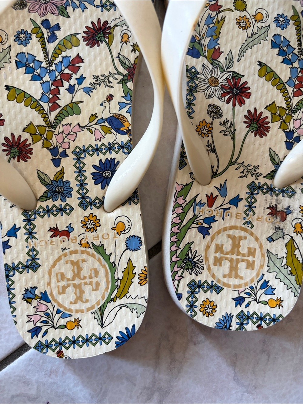 Tory Burch Cream Floral-Print Flip Flops with Gold Logo - Picture 3 of 5